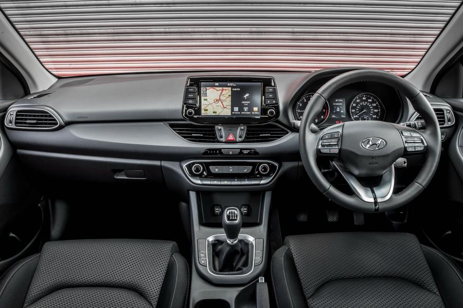 Торпедо Hyundai i30 Go! SE 2018 года  (UK) (фото 4 из 34)